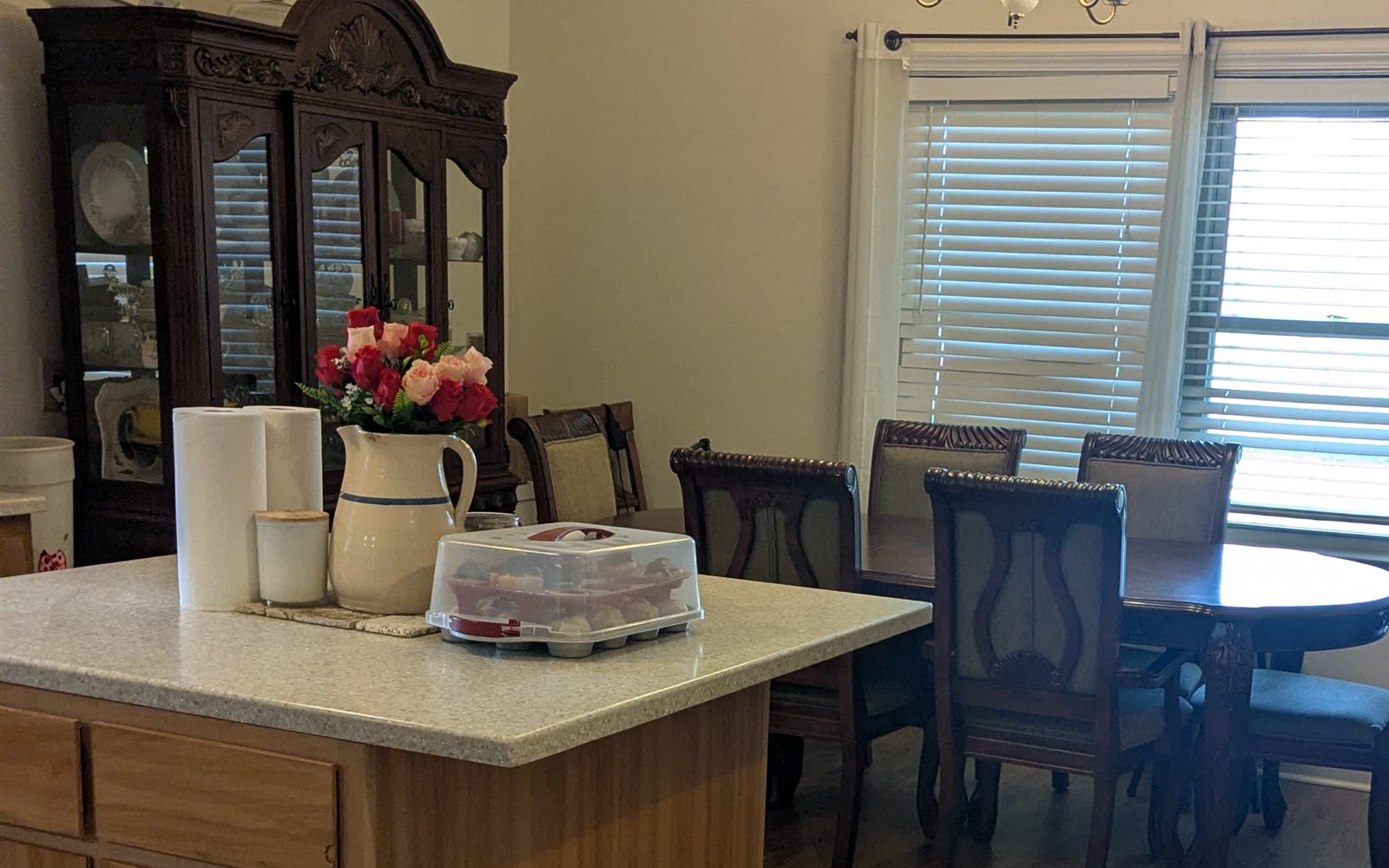 Clean kitchen and dining area after move reset support